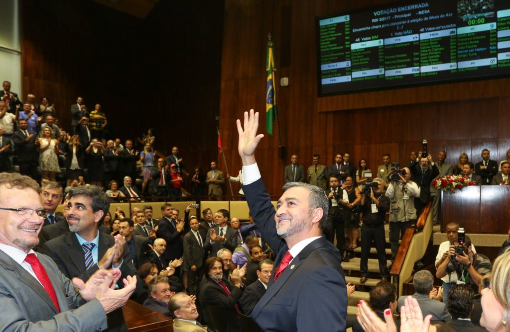 Deputado Edegar Pretto na galeria dos ex-presidentes da Assembleia