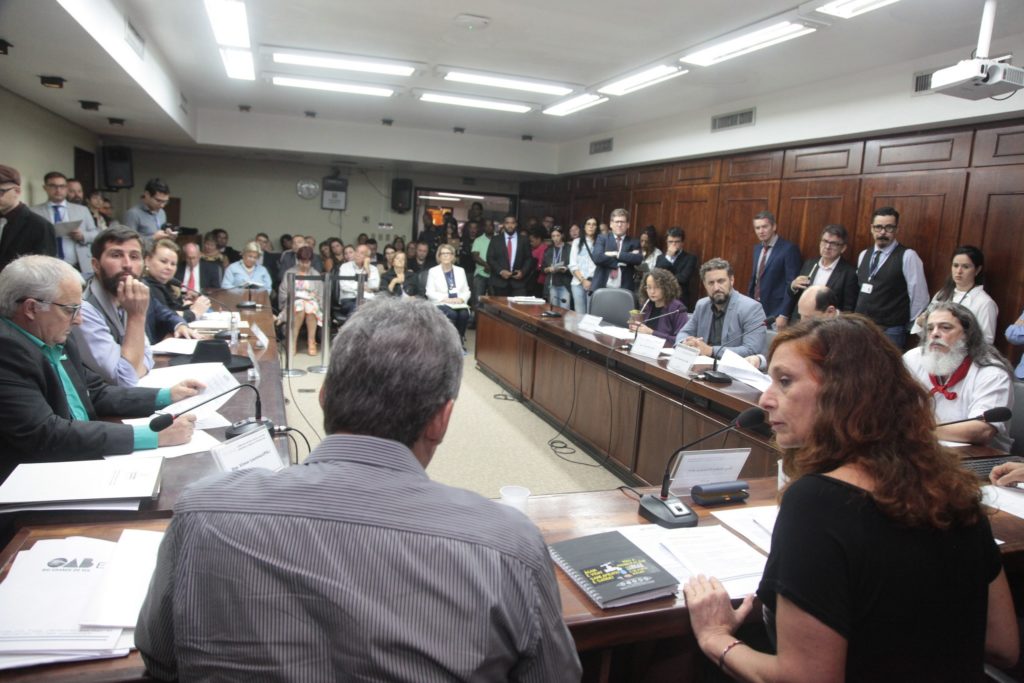 Fechamento de escolas e greve do IPA pauta reunião de Comissão