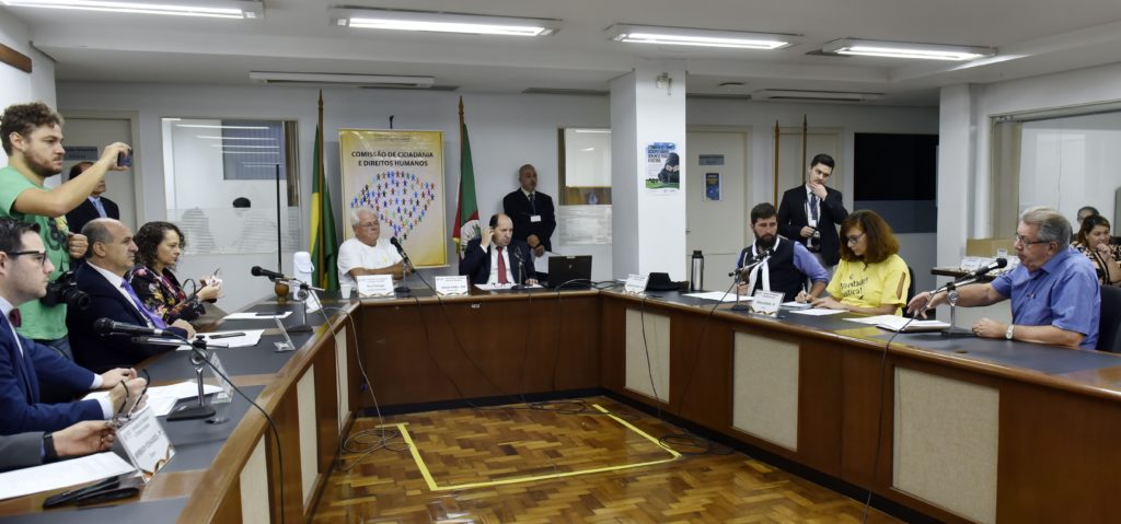 Naturalizar o golpe de 64 é enaltecer a violência