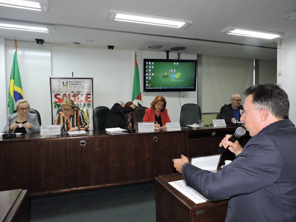 Secretária da Saúde responde sobre Hospital Regional