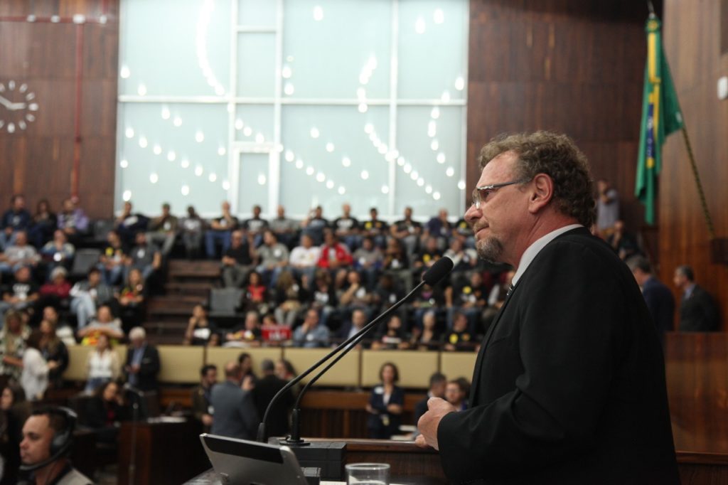 Governo estadual perdeu R milhões em verbas para escolas, critica Mainardi