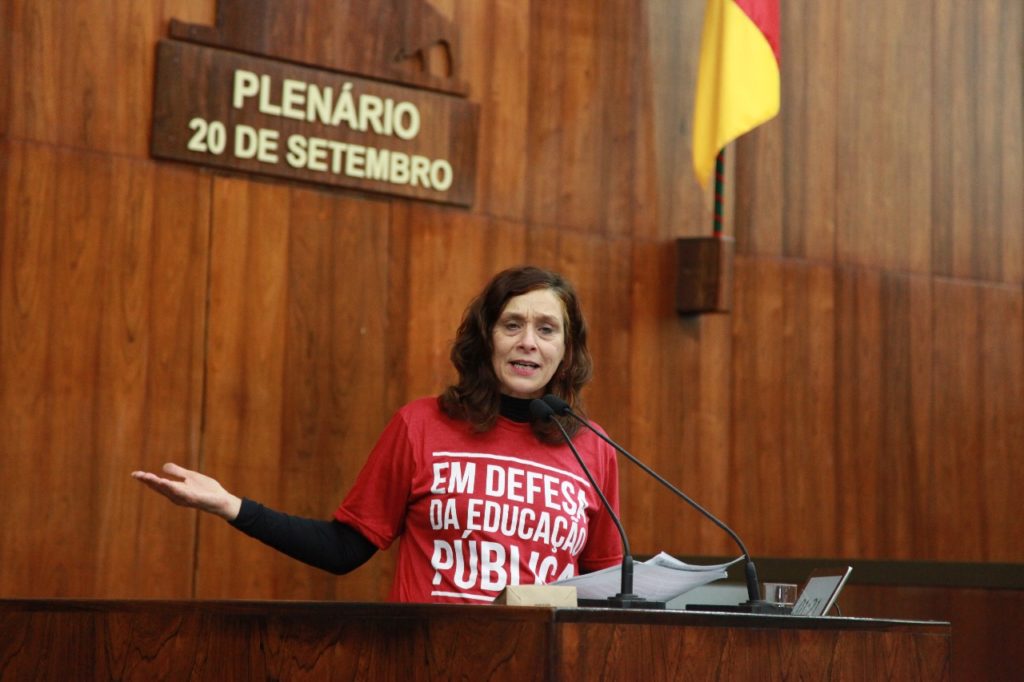 Deputada Sofia convoca para o tsunami da educação