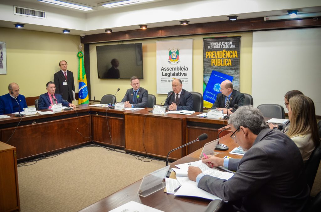 Aprovado o relatório final da Comissão Especial destinada a debater a Previdência Pública