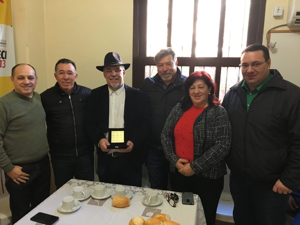 Valdeci entrega medalha da 55ª Legislatura do Parlamento a Beto Pires