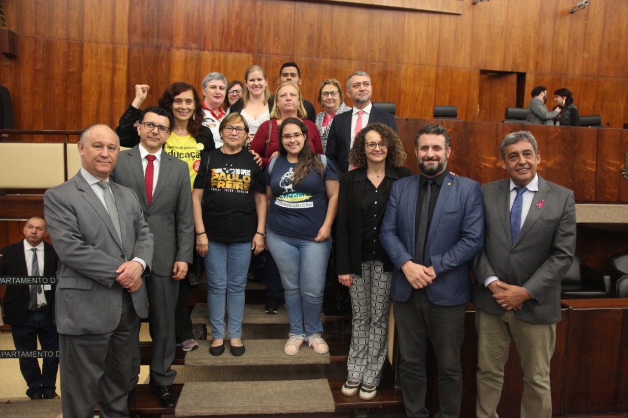 Sofia antecipa homenagem aos professores com cobranças e críticas aos governos estadual e federal