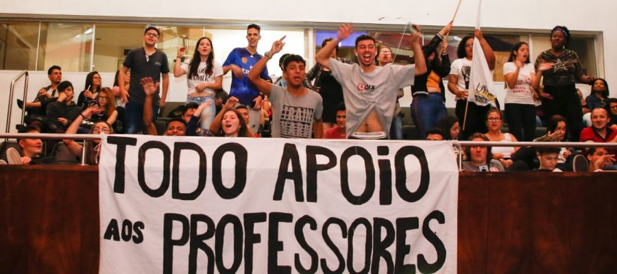 Mais de 60 Câmaras de Vereadores já aprovaram moções de repúdio aos projetos de Leite para a educação