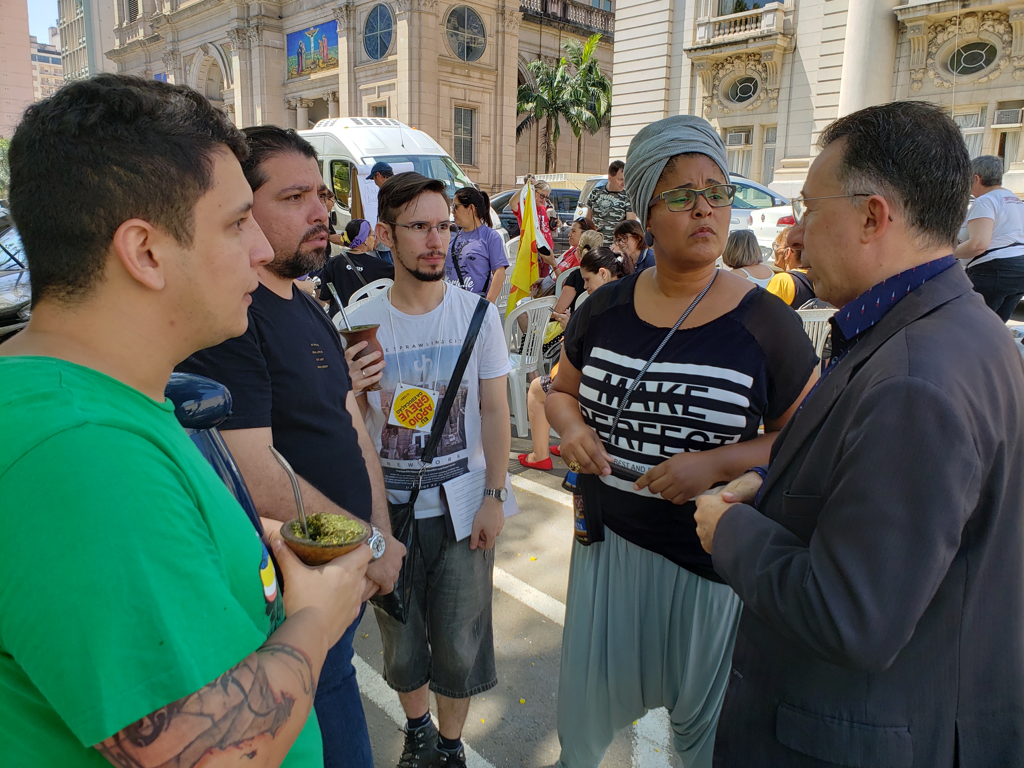 Deputado Valdeci pede solidariedade e apoio à mobilização dos professores e servidores