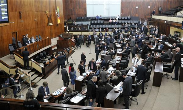 Bancada do PT vota contra o orçamento da injustiça