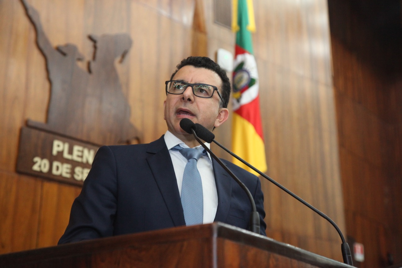 Deputado Jeferson diz que novo pacote do governador agrava prejuízo aos servidores