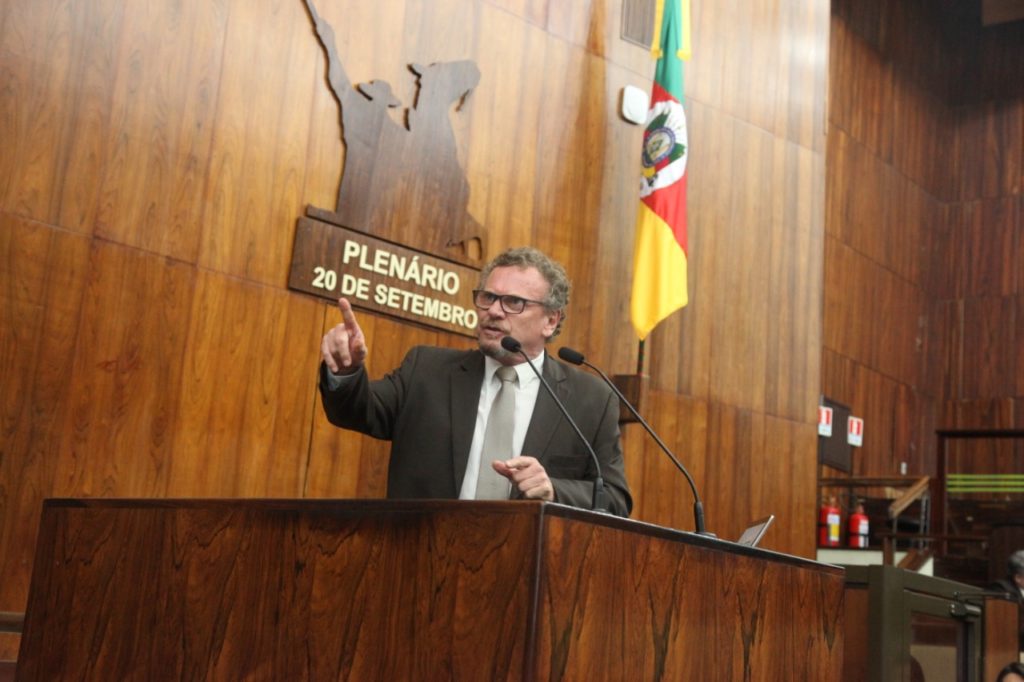 Mainardi defende retirada do pacote que prejudica serviços públicos