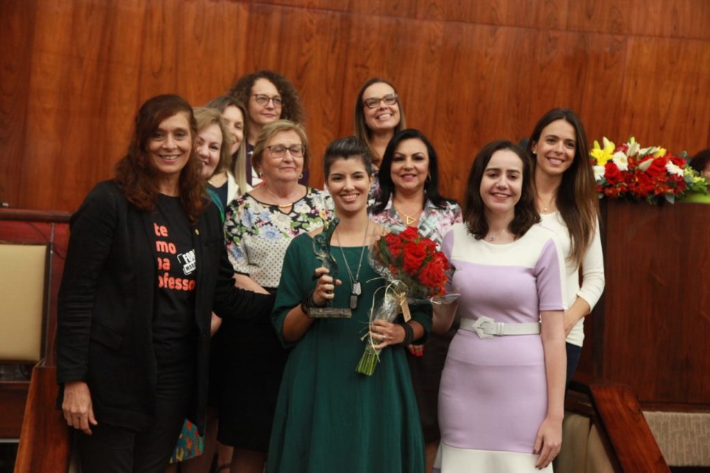 Bancada do PT participa de homenagem às mulheres