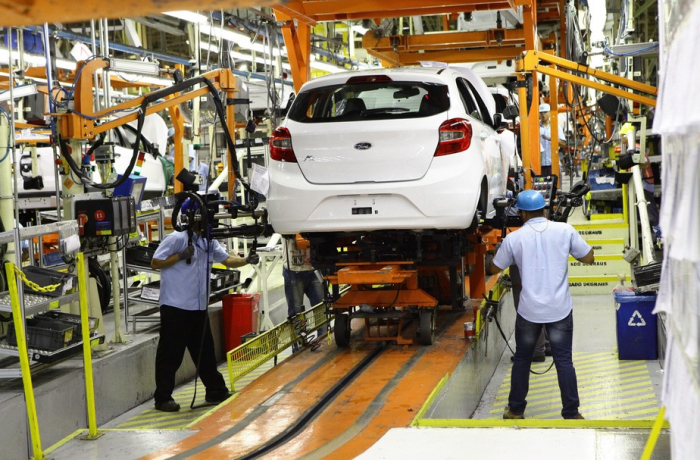 Brasil perde R$ 3 bi em arrecadação e 119 mil empregos com fim da Ford, diz Dieese