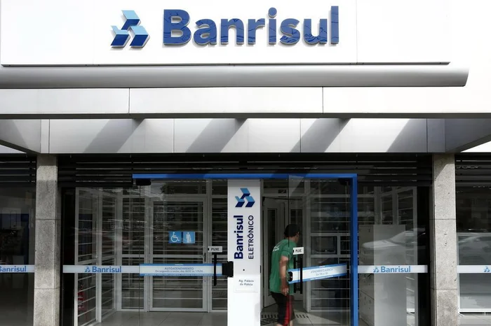 Frente Parlamentar em Defesa do Banrisul Público conhece balanço do DIEESE sobre o banco