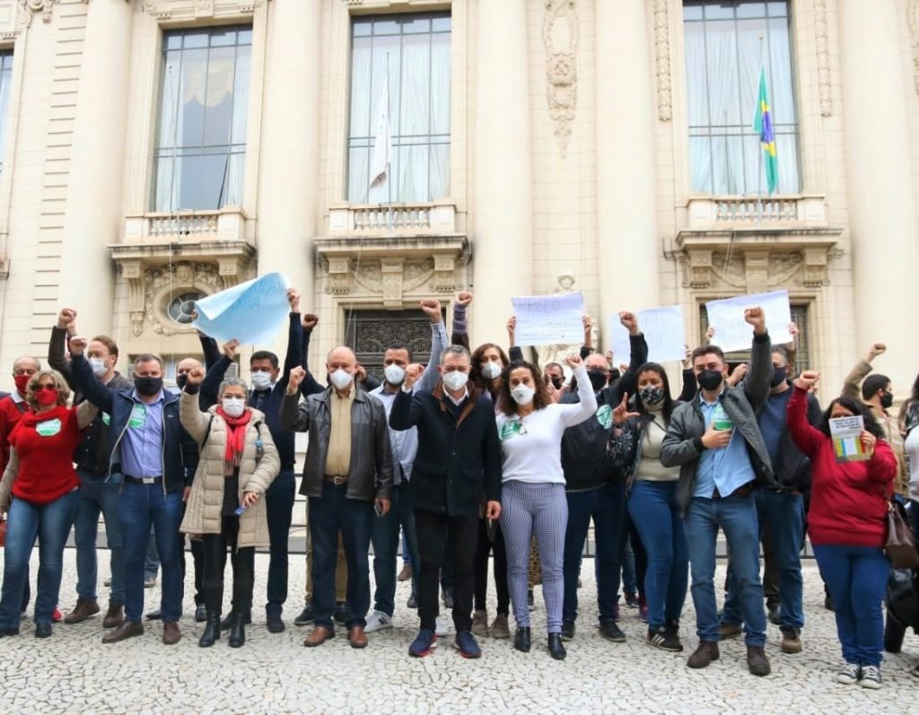 Representantes de diversas regiões do Estado realizam ato contra modelo de pedágios proposto pelo governo