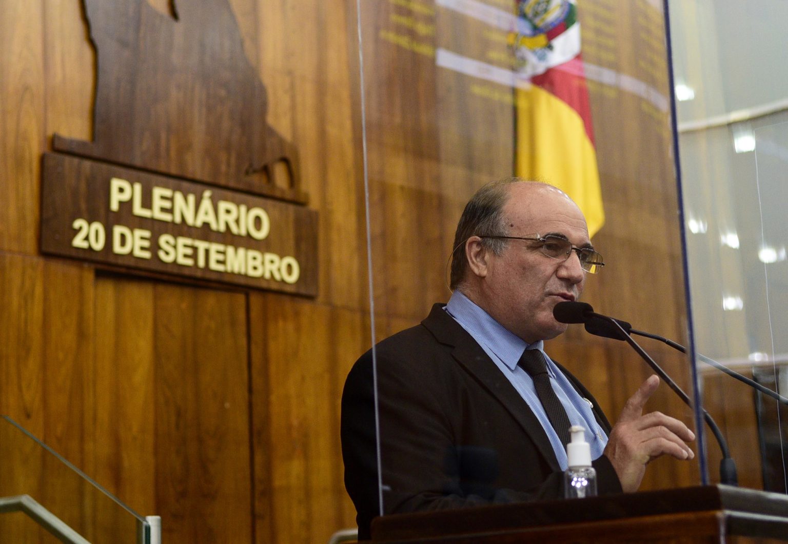 Projeto de Zé Nunes estabelece uma bolsa como forma de reconhecer os serviços socioambientais aos catadores