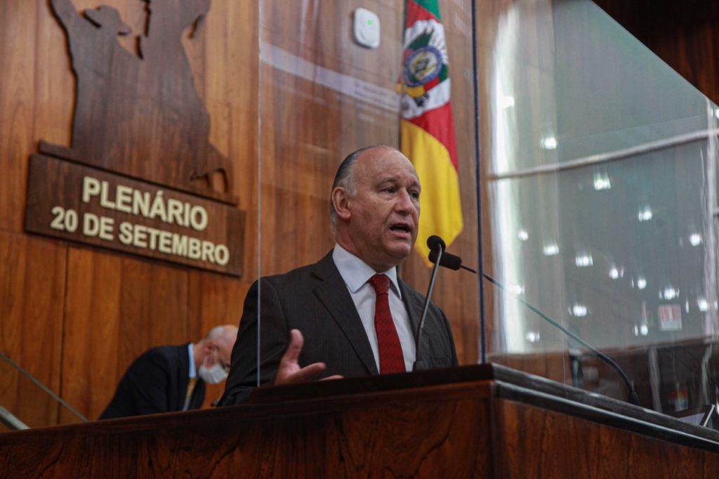 Bancada do PT participa de homenagem a Celso Bernardi