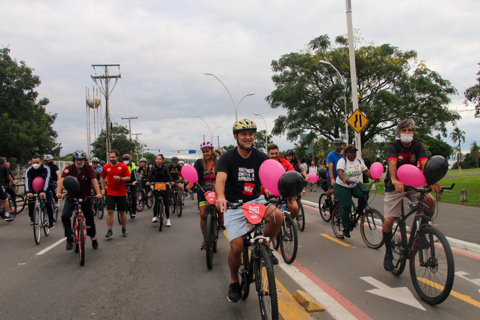 Pedalada pediu o fim da violência contra as mulheres