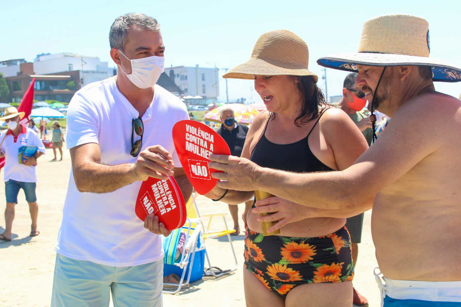 Movimento da ONU mobiliza homens pelo fim da violência contra as mulheres nas praias gaúchas