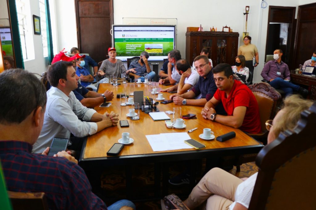 Agricultores e Camponeses ocupam a Secretaria da Agricultura em Porto Alegre busca de respostas para superar a estiagem