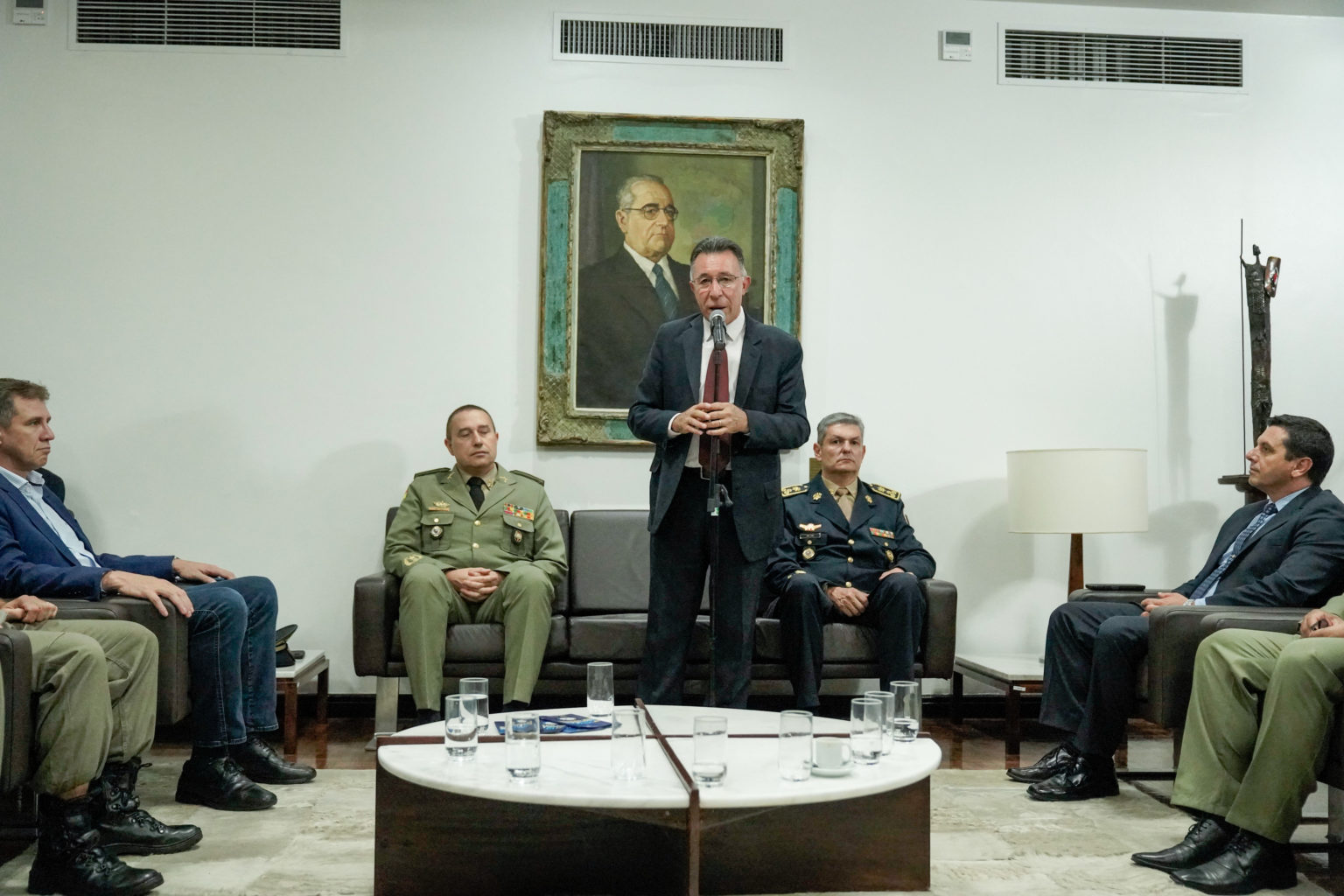 Soldados que resgataram família de dentro de rio são homenageados na Assembleia Legislativa