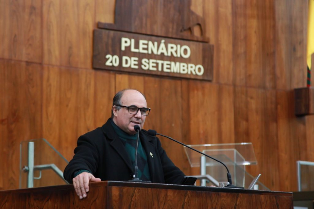 Zé Nunes exige nomeação de bombeiros aprovados em concurso público