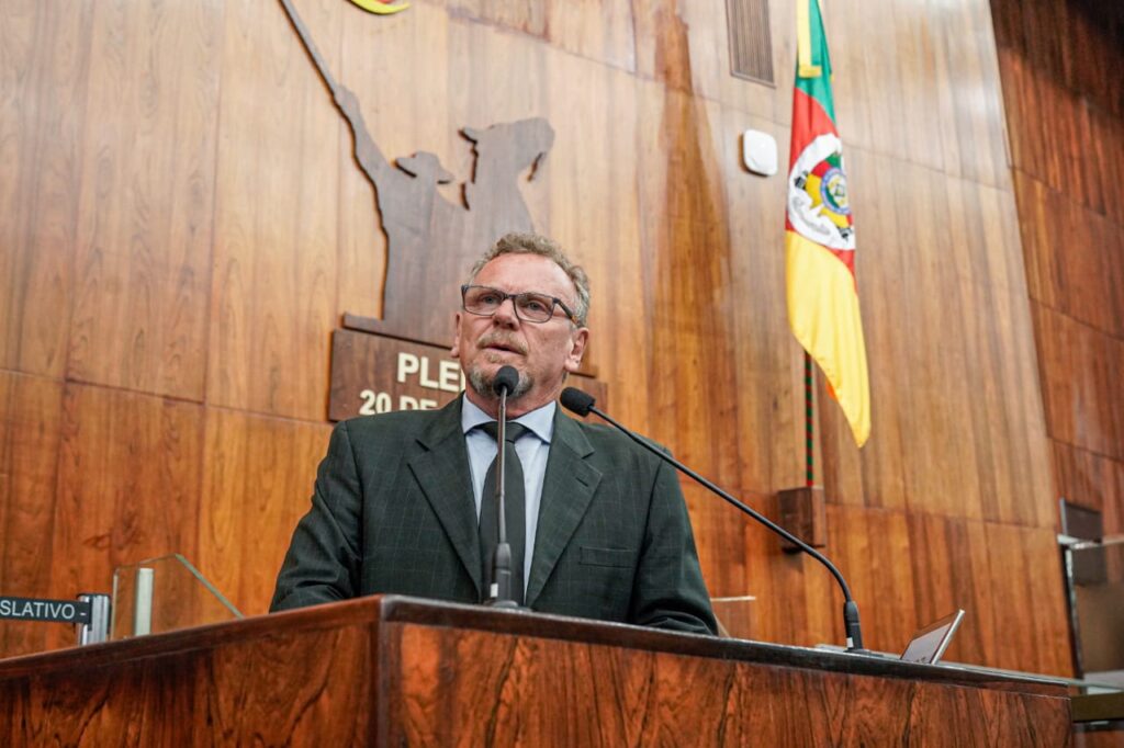 Mainardi defende o processo democrático e as urnas eletrônicas