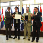 Fernando Marroni concede Medalha do Mérito Farroupilha a Kleiton e Kledir