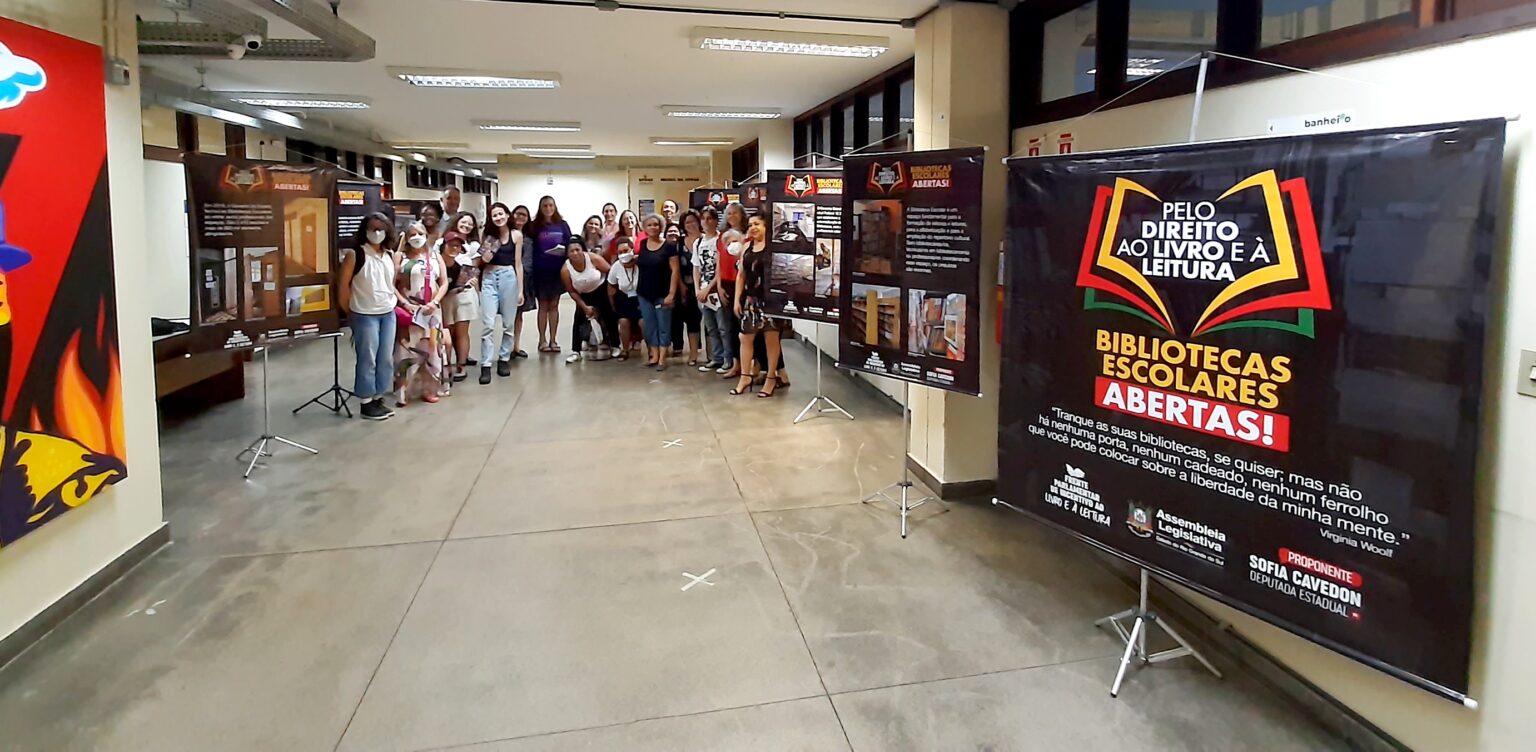 Exposição Pelas Bibliotecas abertas está na Fabico