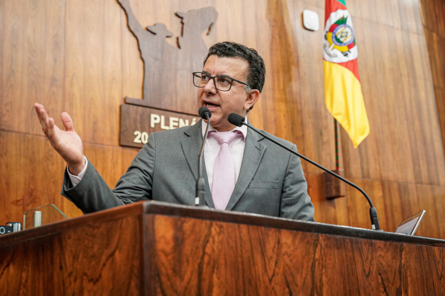 Líder partidário petista irá a Brasília discutir polícia penal, APACs e recursos para hospitais de Ijuí