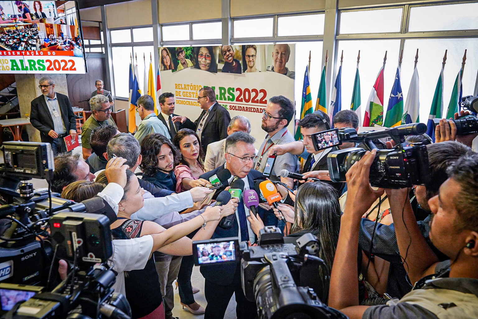 Valdeci Oliveira apresenta prestação de contas no comando do Parlamento gaúcho