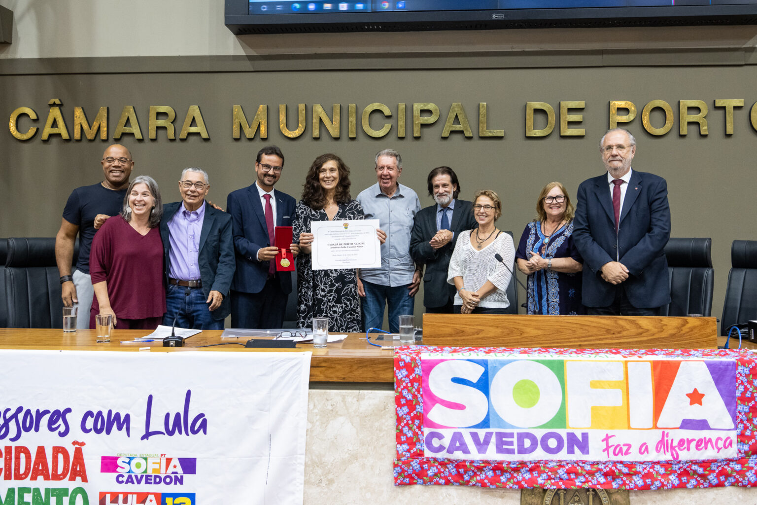 Sofia Cavedon recebe o título de Cidadã de Porto Alegre