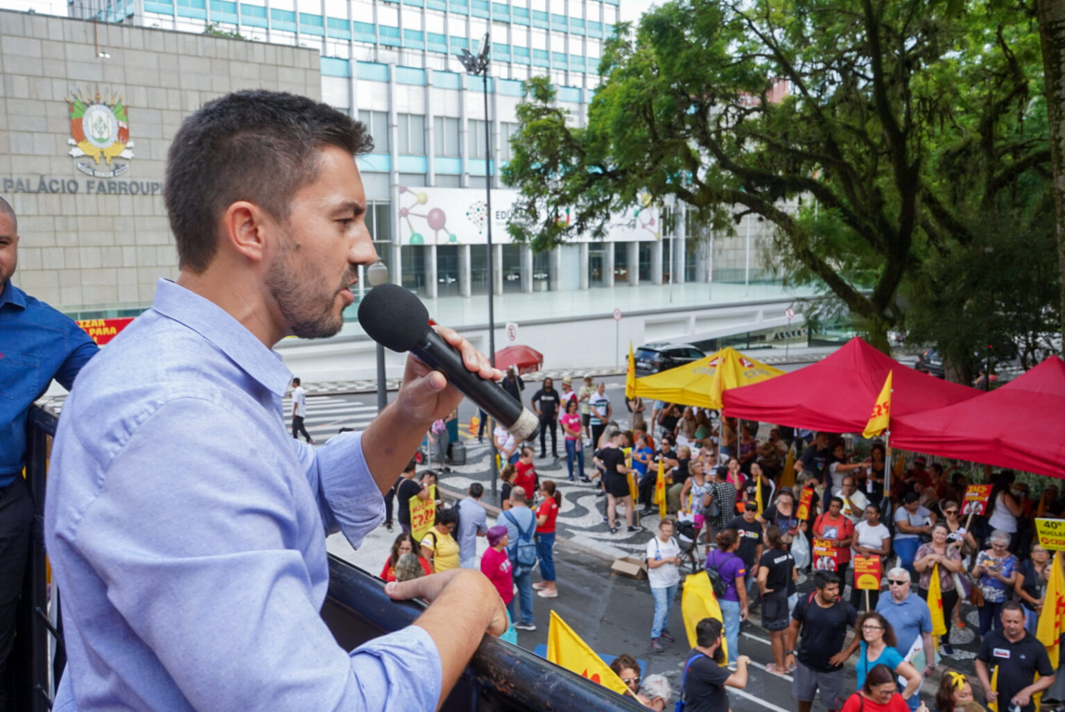 Deputado Adão Pretto manifesta apoio ao reajuste de 14,95% para todos os trabalhadores da educação