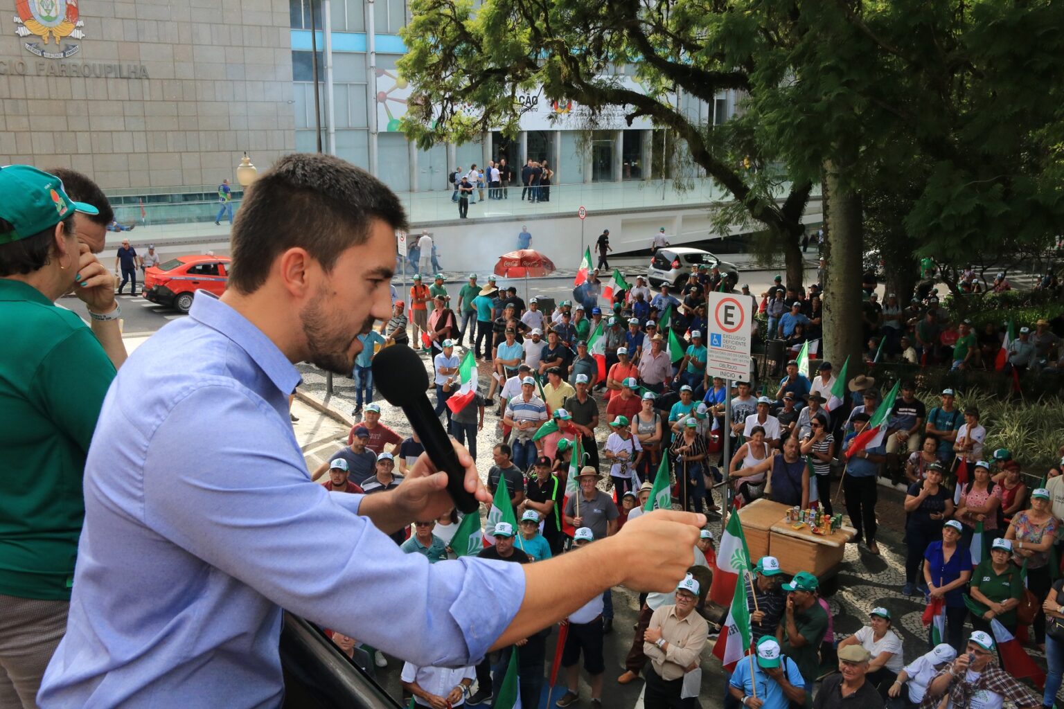 “Governo de Eduardo Leite precisa cumprir o que promete”, diz Adão Pretto em manifestação de agricultores