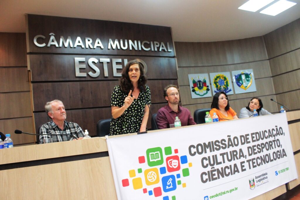 Em Audiência Pública, esteienses são unânimes contra a municipalização de escolas