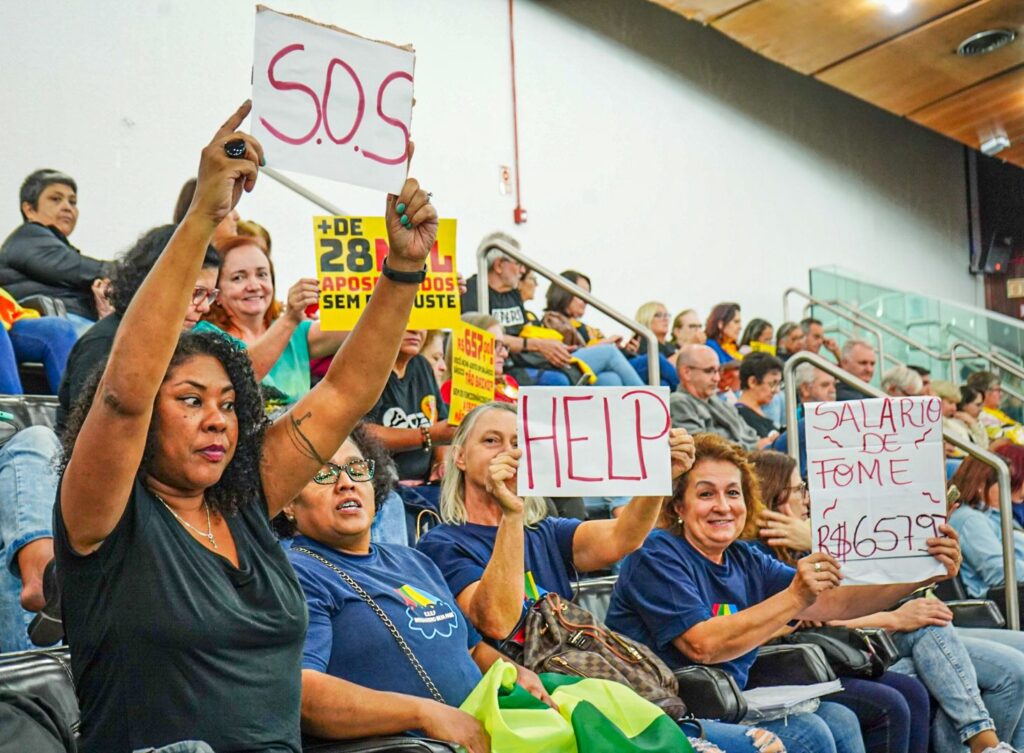 Governo Leite nega reajuste integral ao magistério proposto pelas bancadas do PT, PCdoB e PSOL