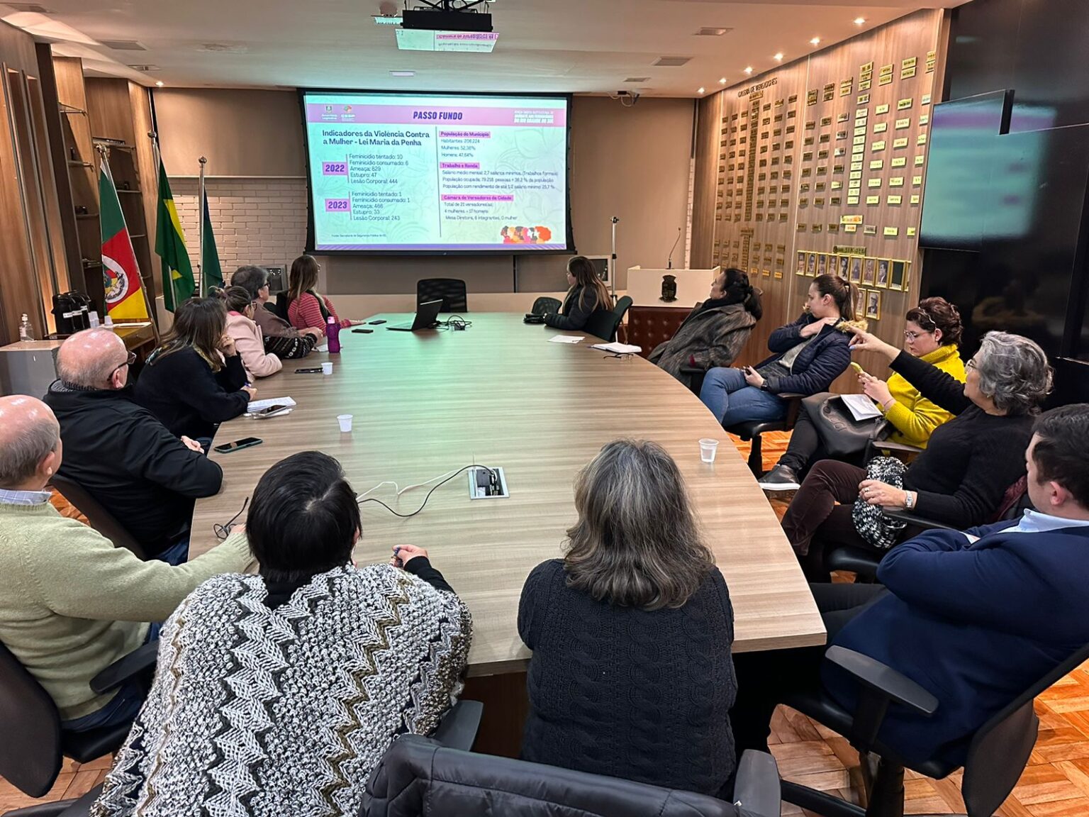  Stela debate violência contra as mulheres em roteiro pelo interior