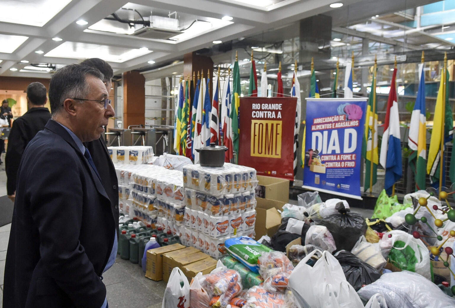 Enchentes: Assembleia Legislativa entrega primeira leva de donativos arrecadados