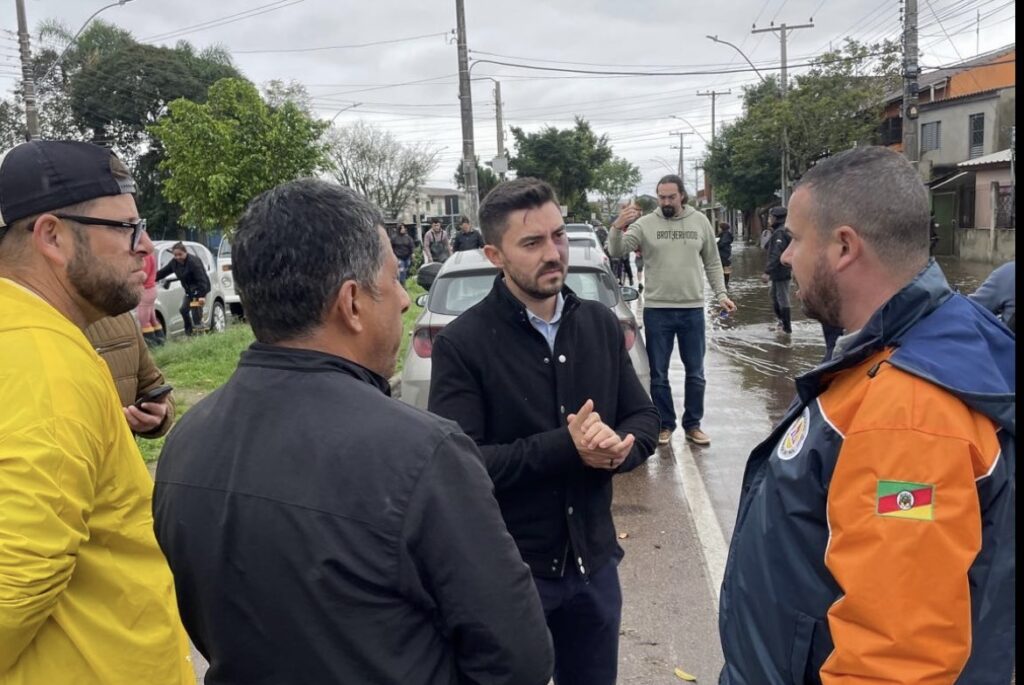 Adão Pretto visita regiões atingidas pela chuva e coordena esforços de ajuda