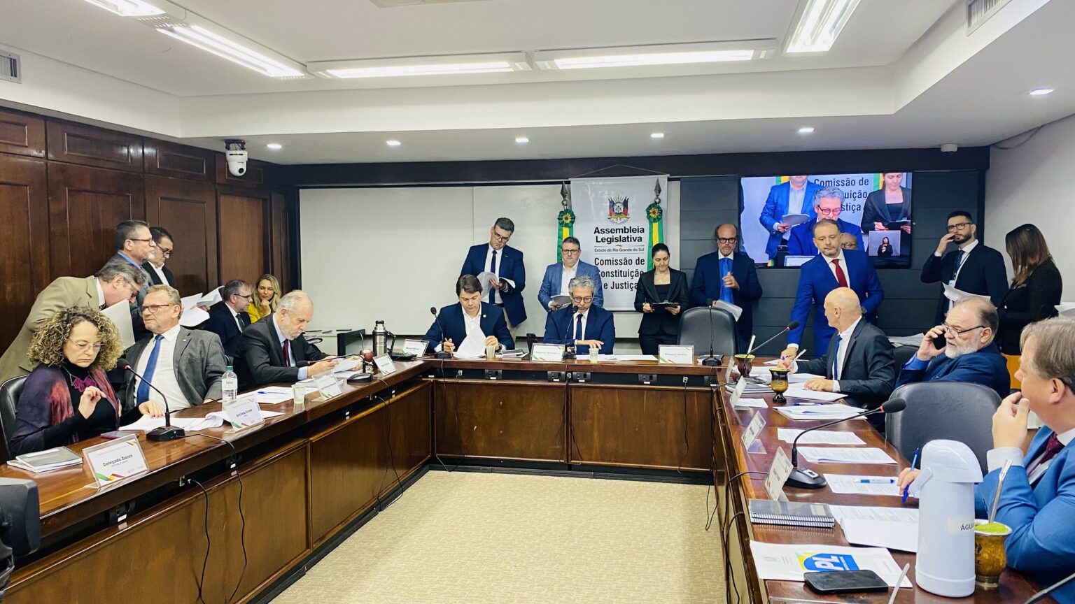 Governo Leite barra votação do reajuste do piso regional