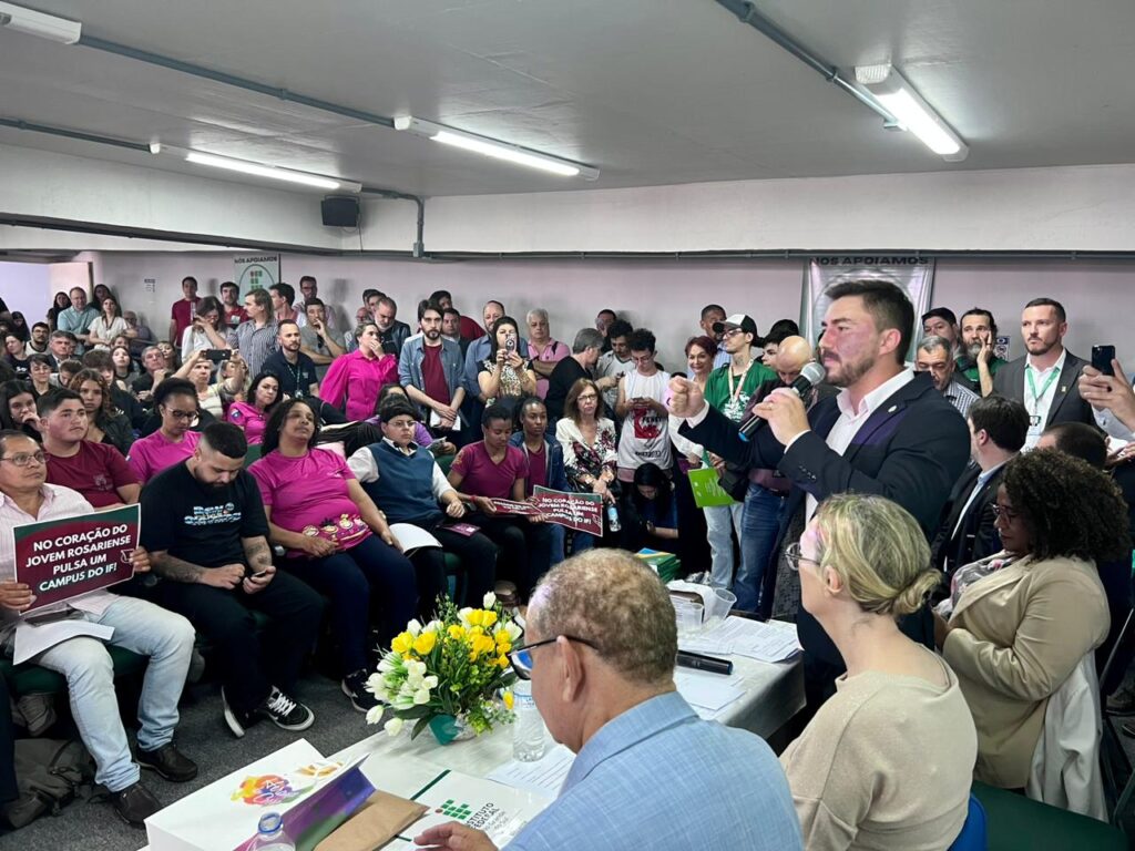 IFs | Estudantes e professores de 28 municípios gaúchos participam de audiência pública com Adão Pretto e Maria do Rosário