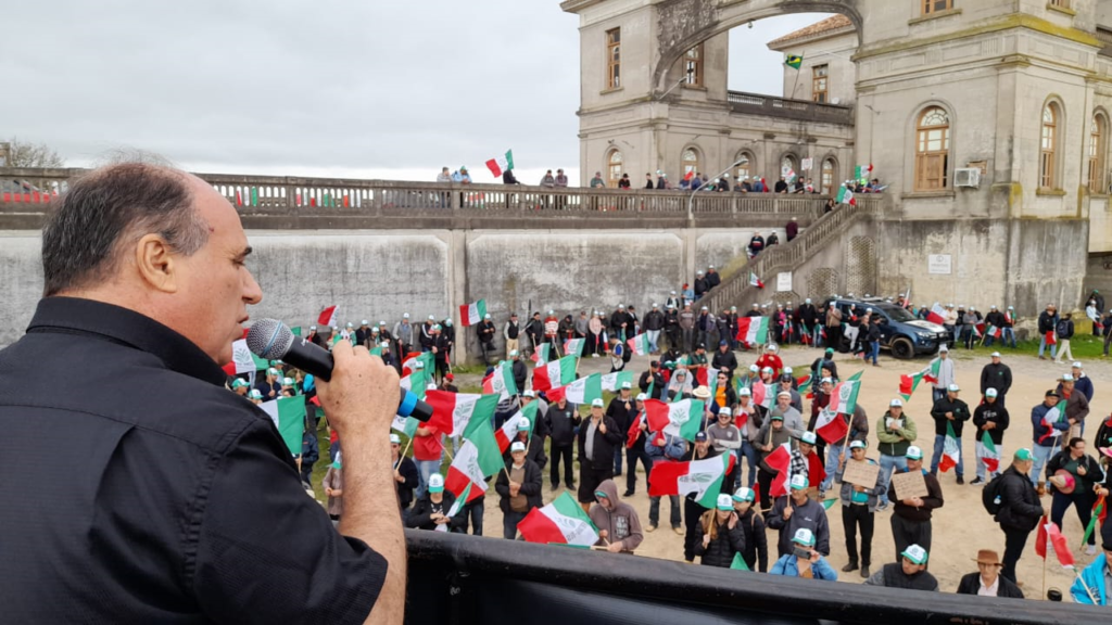 Zé Nunes participa de manifestação em defesa da bacia leiteira