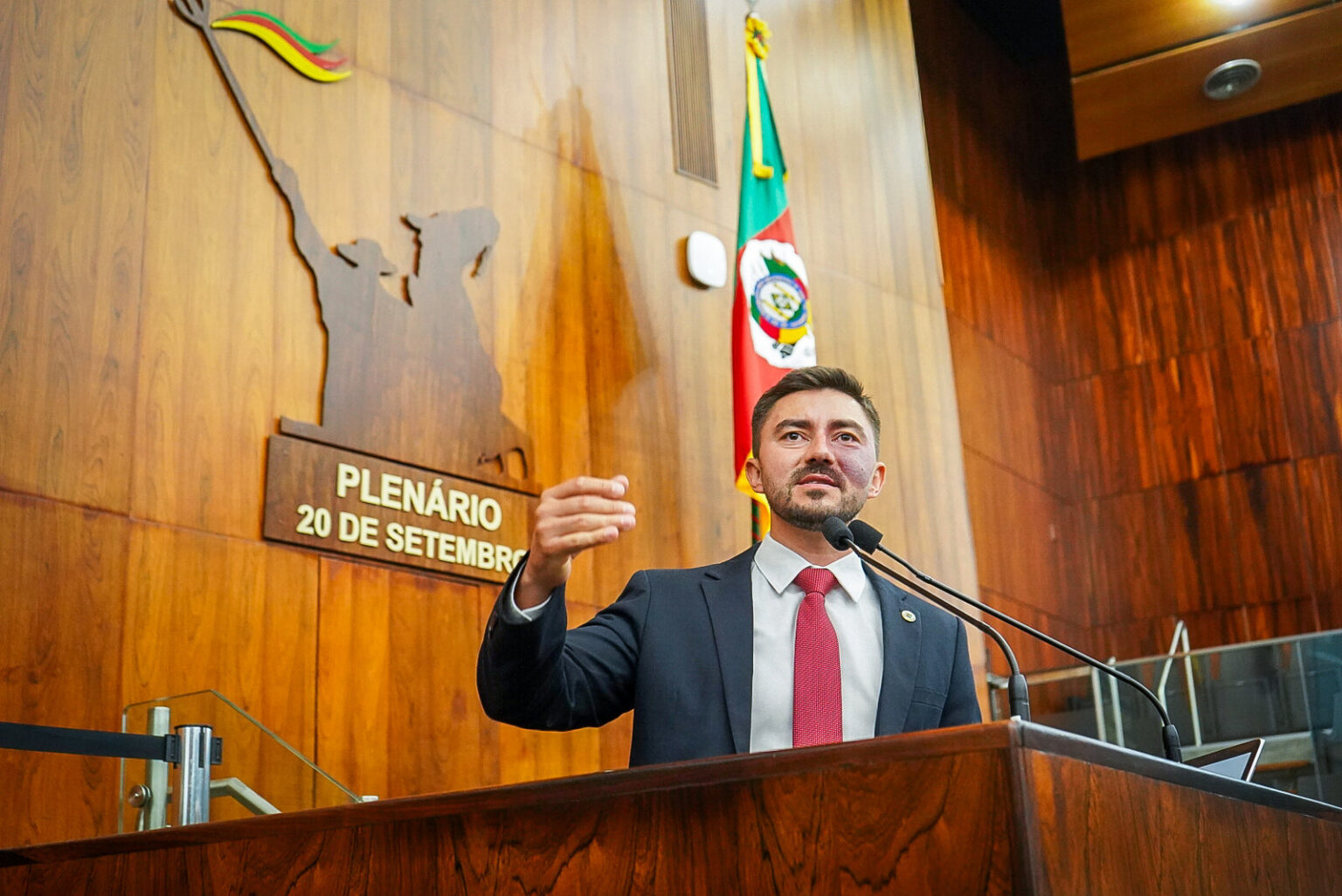 Adão Pretto denuncia inércia do Governo Leite na retirada de entulhos no Vale do Taquari