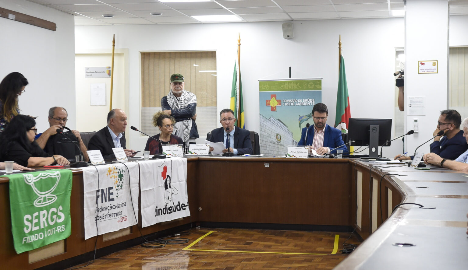 Deputados e lideranças cobram implementação efetiva do piso da enfermagem no RS