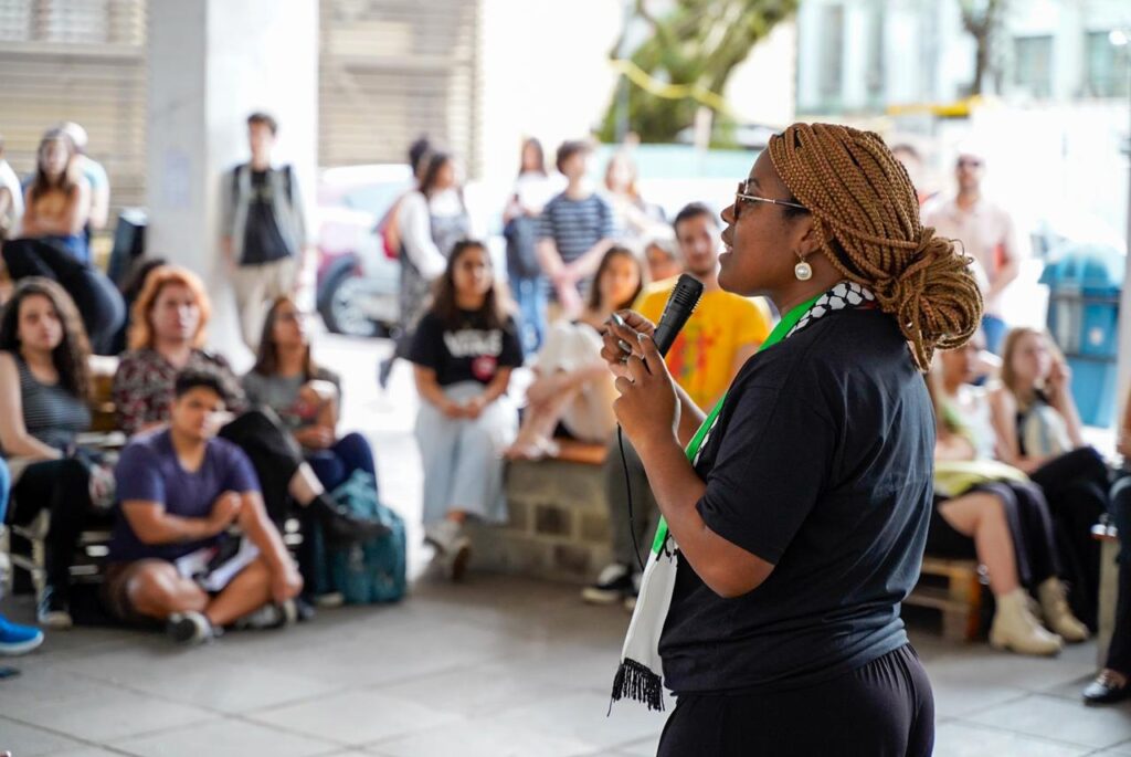 Deputada Laura Sito defende cessar fogo e reconhecimento de um Estado Palestino