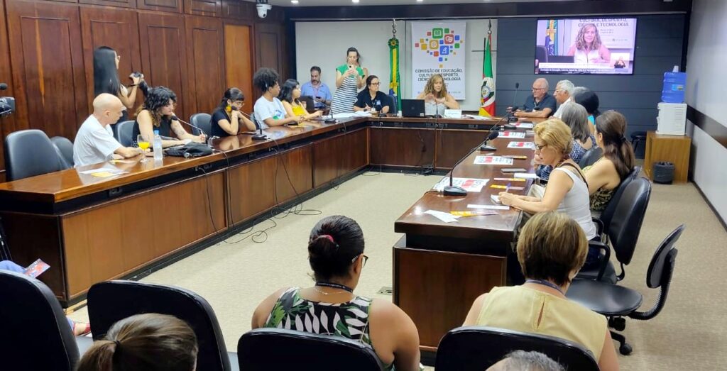 Deputada Sofia afirma: governador não fez sua “Lição de Casa”