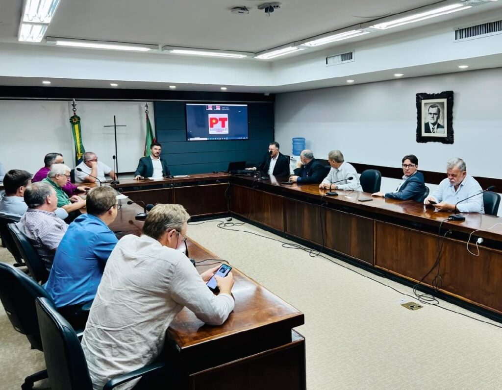 Em reunião com prefeitos e vices do PT, Adão Pretto Filho reforça parceria com municípios