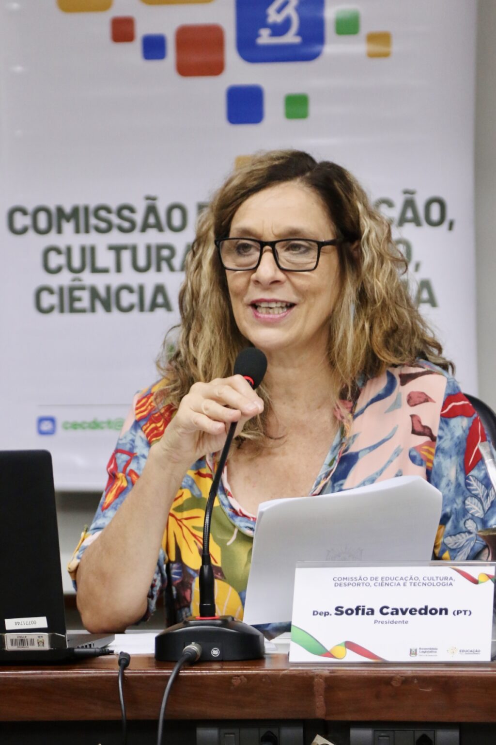 Deputada Sofia celebra decisão do TCE que reabrirá as Bibliotecas Escolares