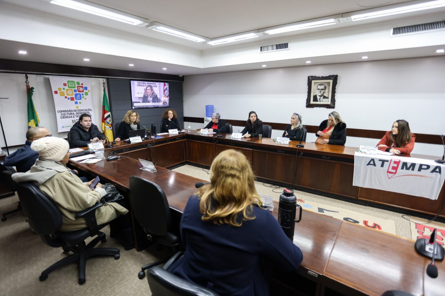 Sofia defende repasses diretos para escolas atingidas pelas enchentes e inundações no RS