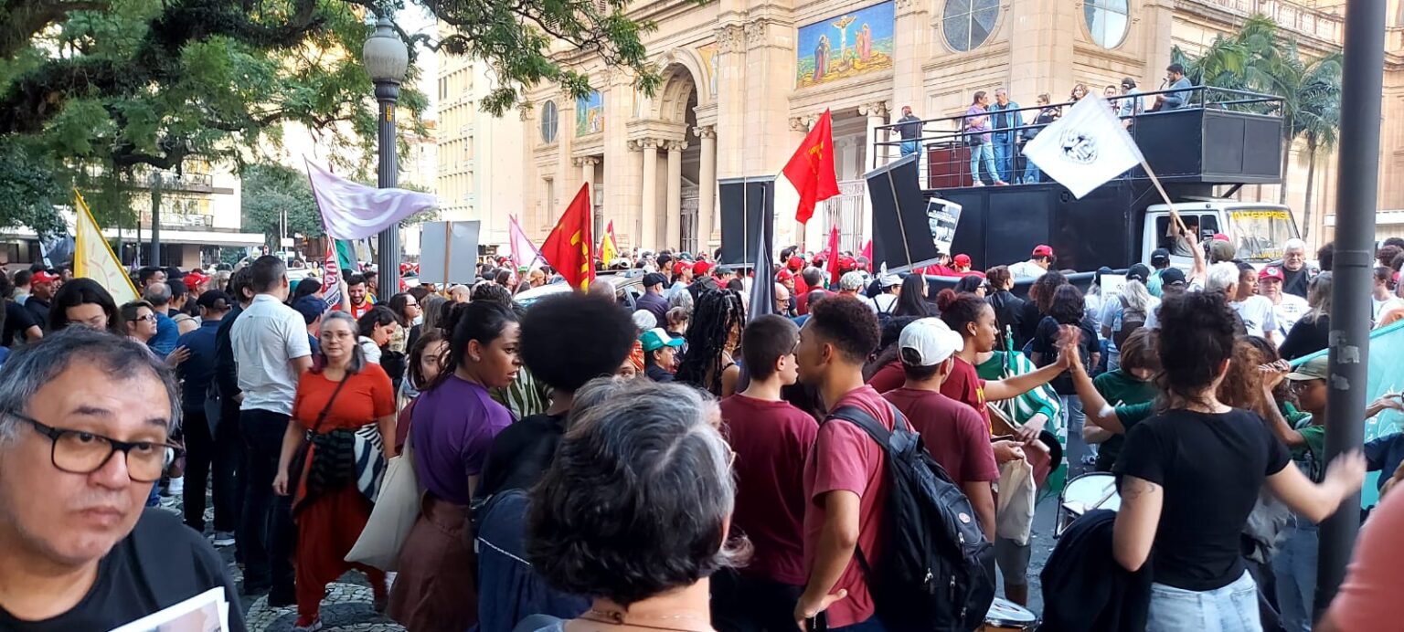 Ato cobra responsabilização do Governo Leite sobre os efeitos das enchentes no RS