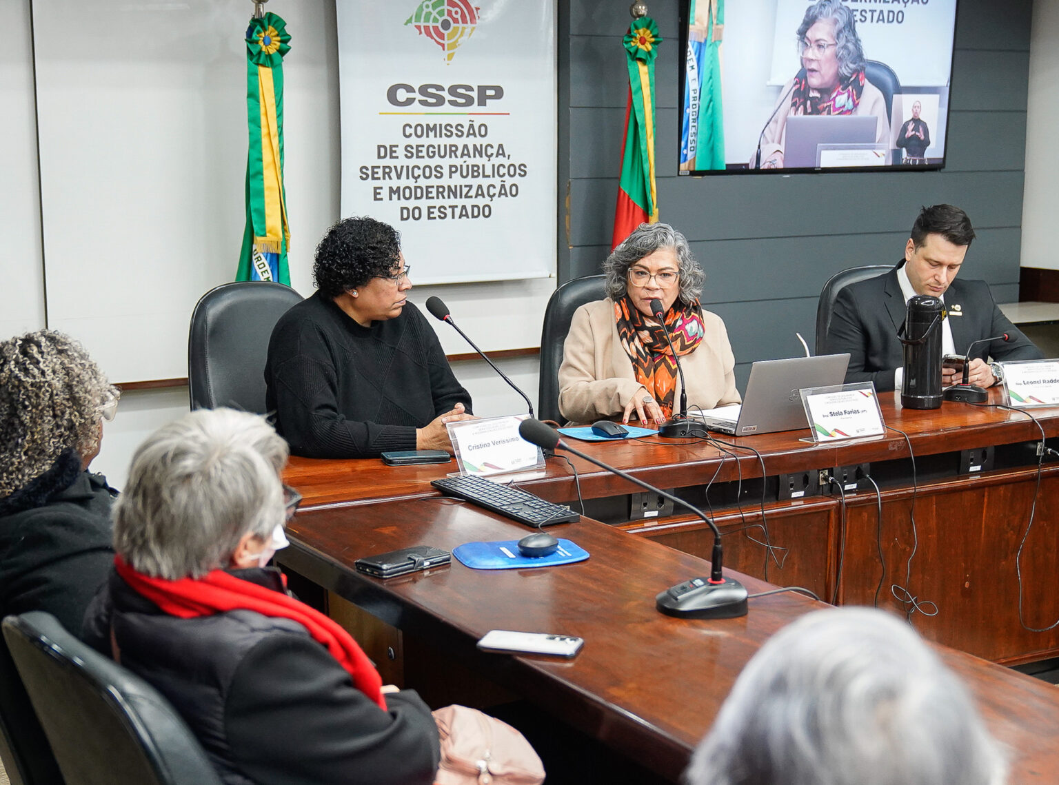 Servidores de nível fundamental e médio da Secretaria da Saúde seguem recebendo salários abaixo do mínimo